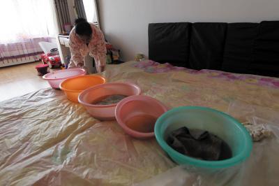 仁寿楼上漏水，住户失联，小区没物管，业主维权难！律师来支招……